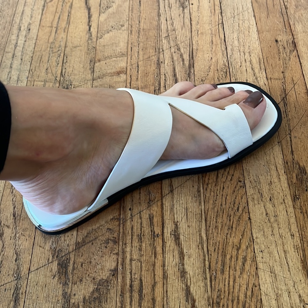 ALFANI White Metallic Accents Toe Ring Leather Sandals